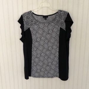Short sleeved top